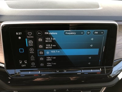 2026 Volkswagen Atlas 2.0T SE w/Technology w/panoramic sunroof and black wheel package