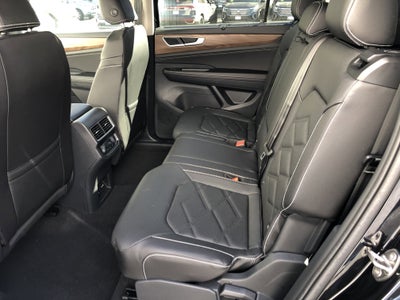 2026 Volkswagen Atlas 2.0T SE w/Technology w/panoramic sunroof and black wheel package