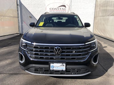 2026 Volkswagen Atlas 2.0T SE w/Technology w/panoramic sunroof and black wheel package