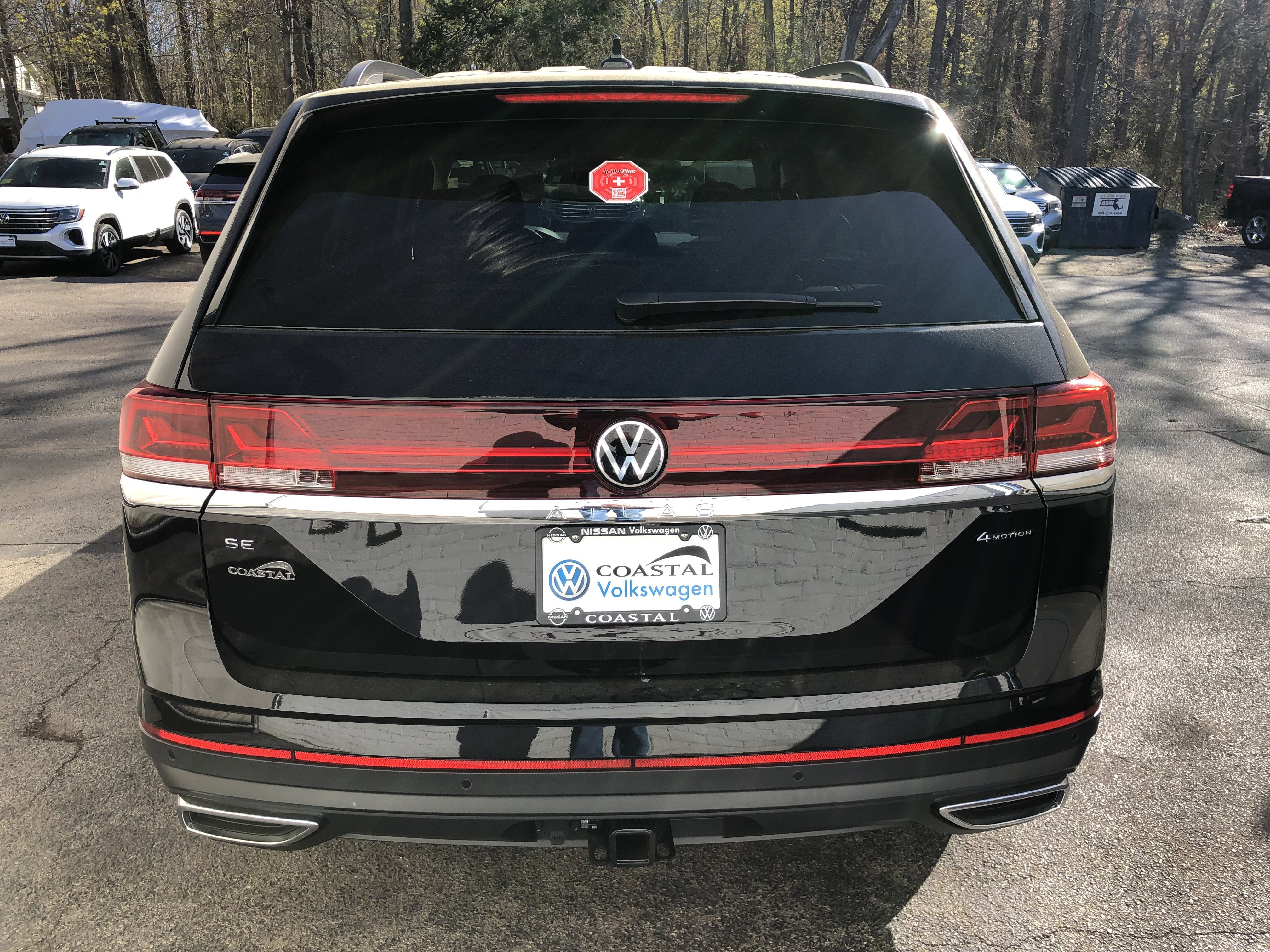 2026 Volkswagen Atlas 2.0T SE w/Technology w/panoramic sunroof and black wheel package