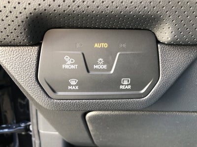 2026 Volkswagen Atlas 2.0T SE w/Technology w/panoramic sunroof and black wheel package