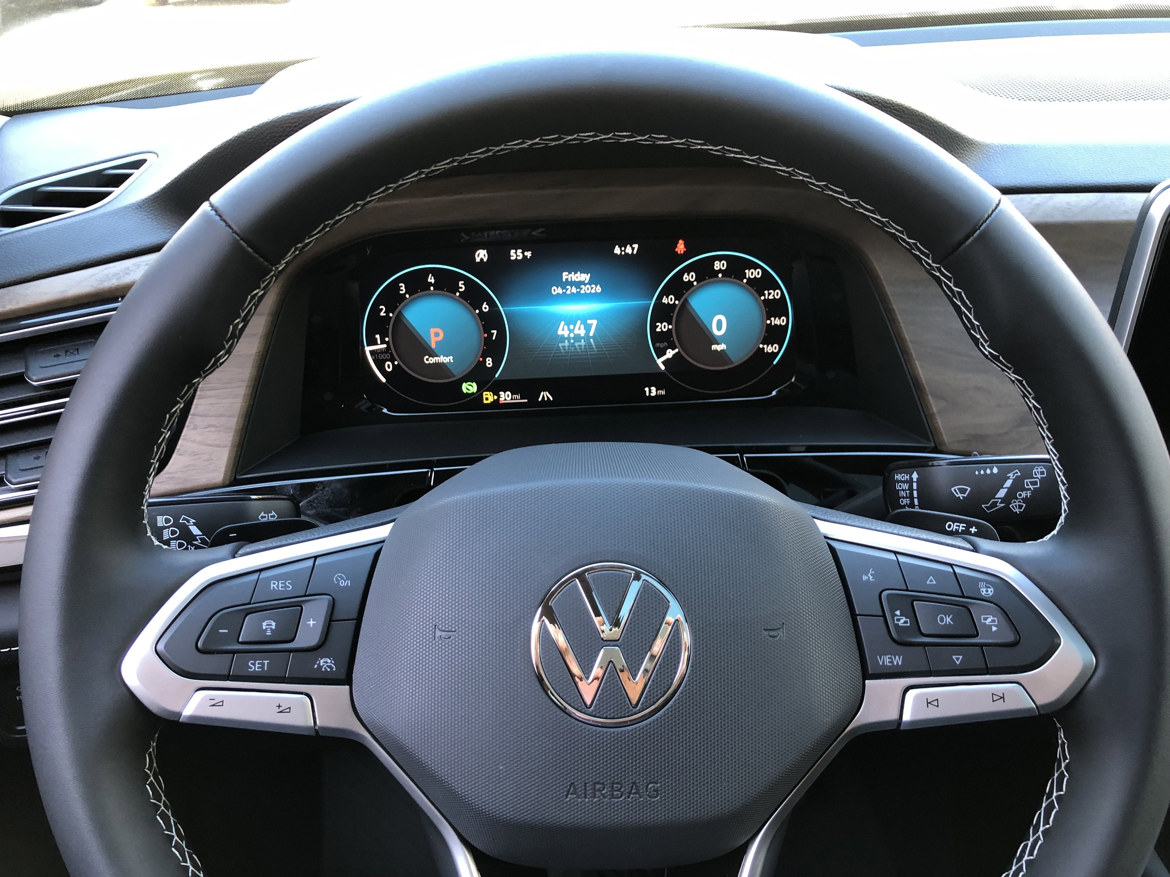 2026 Volkswagen Atlas 2.0T SE w/Technology w/captains chairs, panoramic sunroof and black wheel package