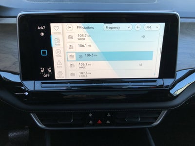 2026 Volkswagen Atlas 2.0T SE w/Technology w/captains chairs, panoramic sunroof and black wheel package