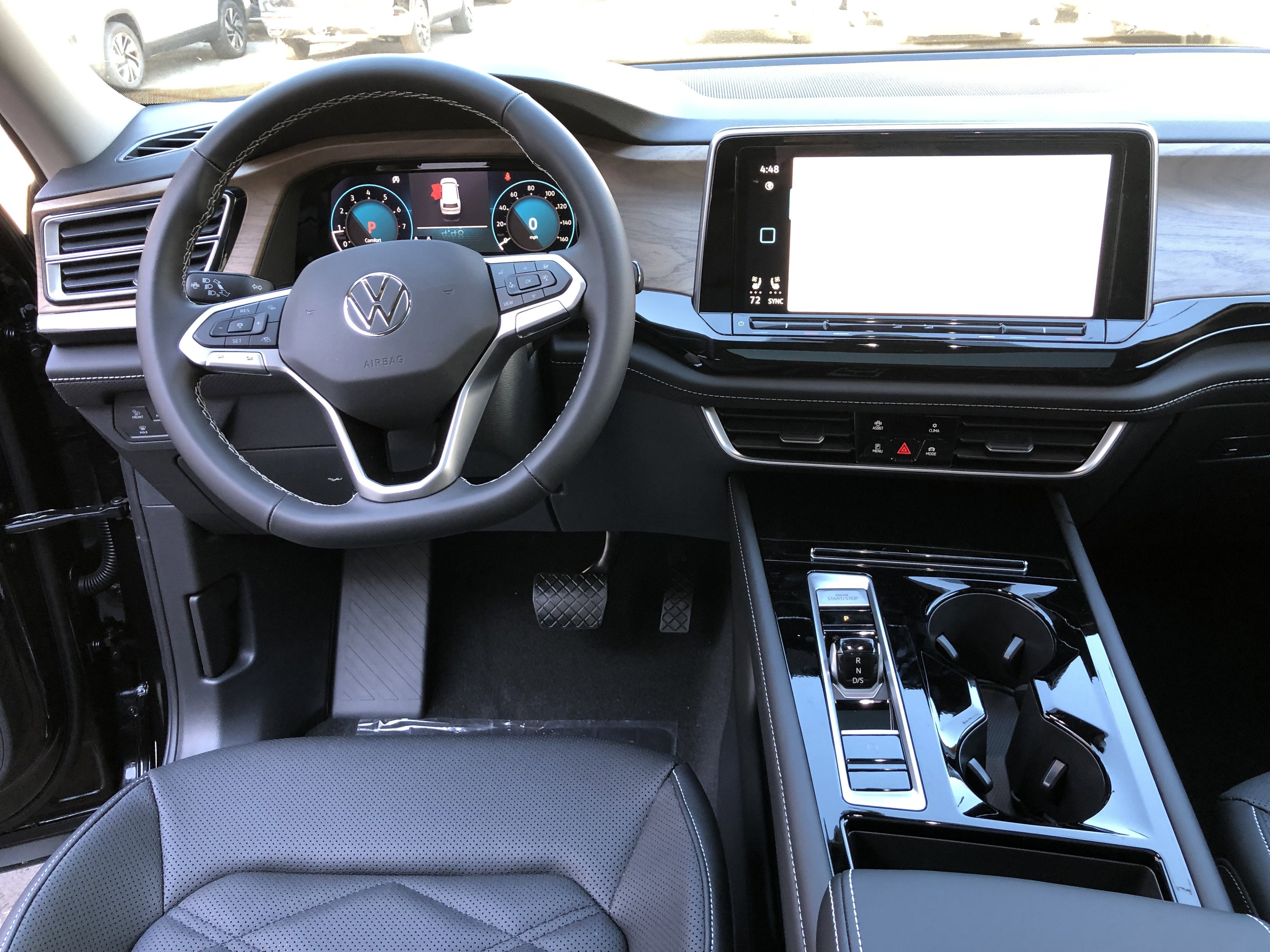 2026 Volkswagen Atlas 2.0T SE w/Technology w/captains chairs, panoramic sunroof and black wheel package