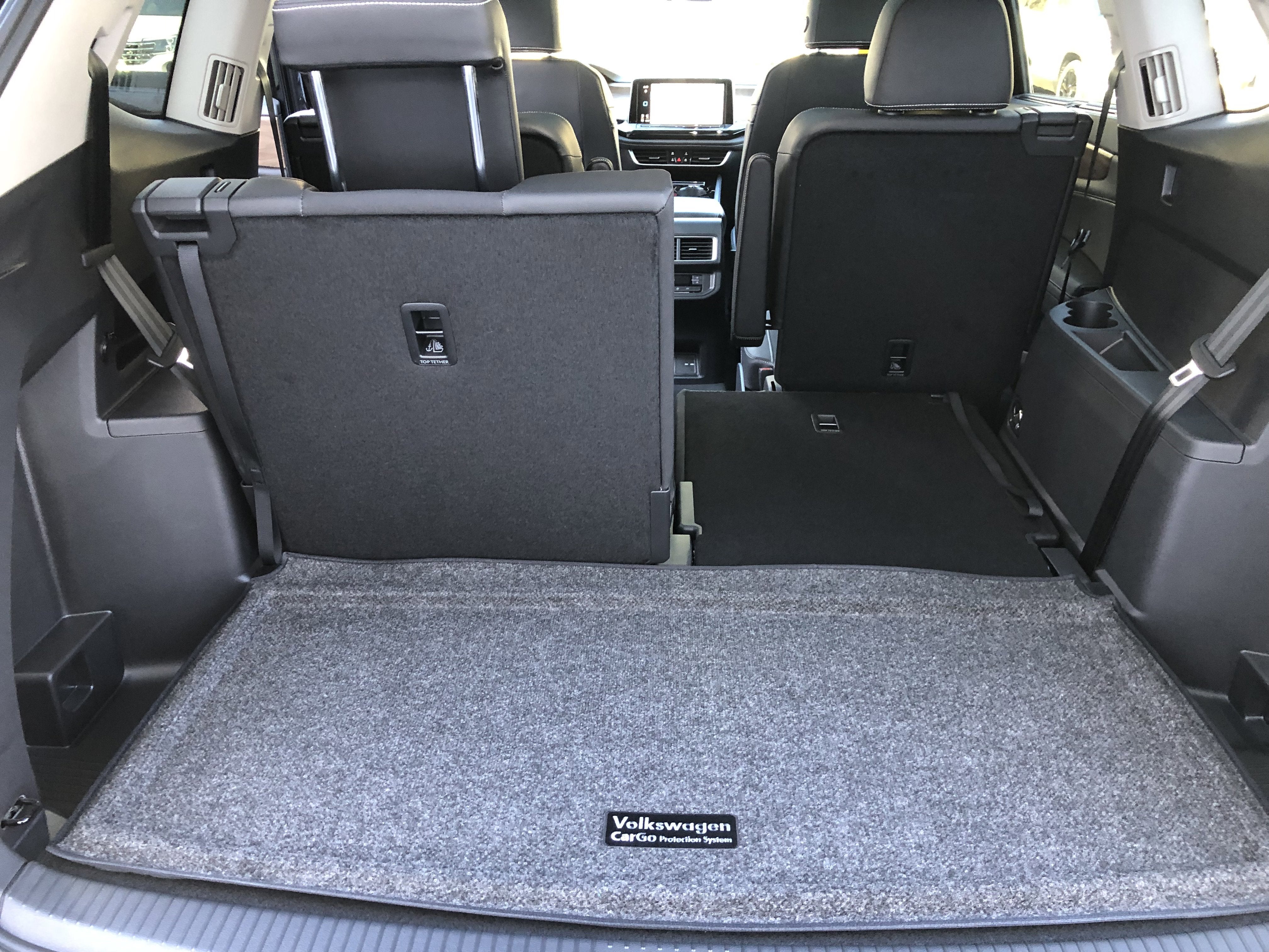 2026 Volkswagen Atlas 2.0T SE w/Technology w/captains chairs, panoramic sunroof and black wheel package