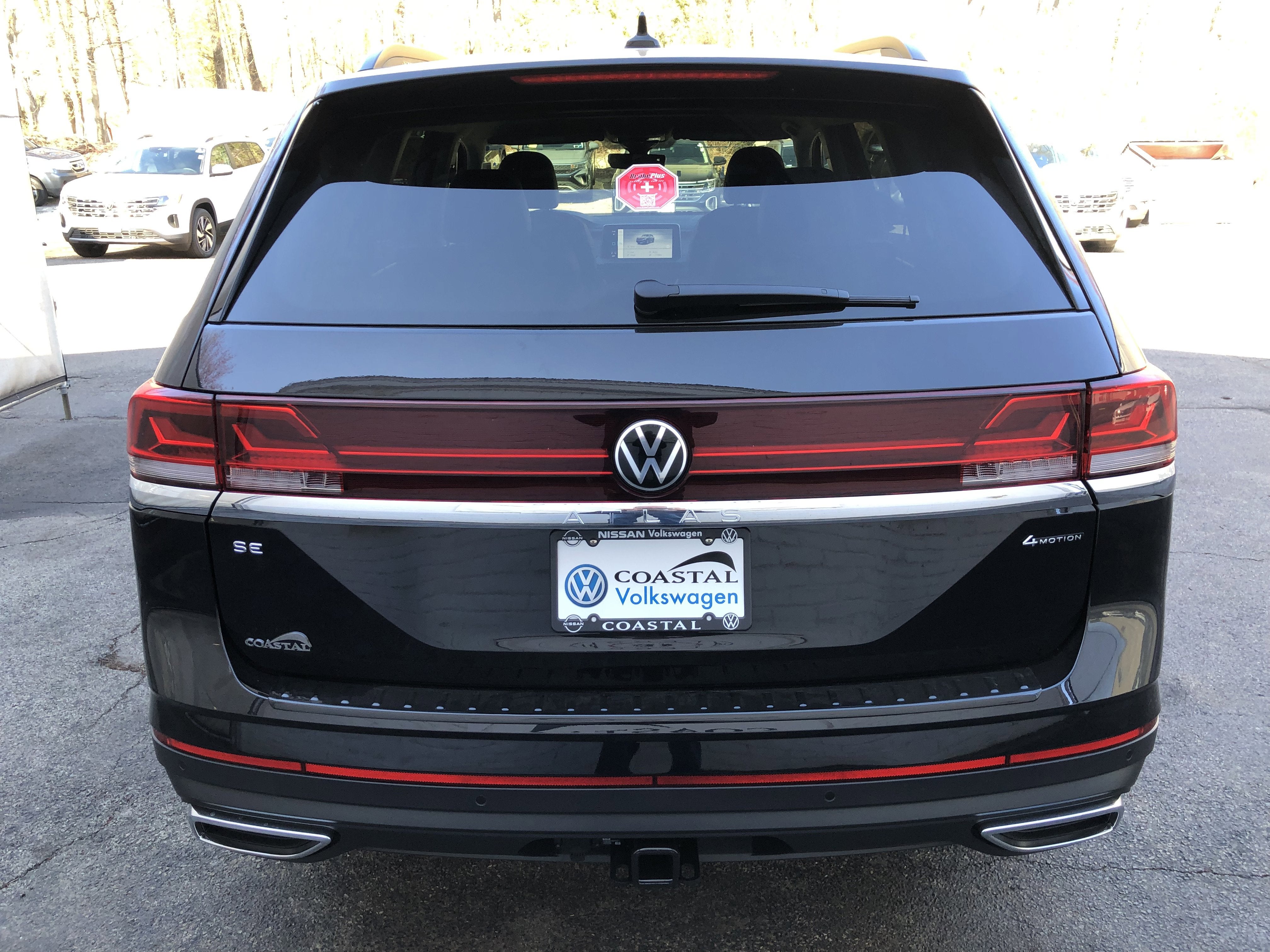 2026 Volkswagen Atlas 2.0T SE w/Technology w/captains chairs, panoramic sunroof and black wheel package