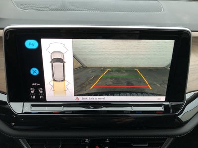 2026 Volkswagen Atlas 2.0T SE w/Technology w/panoramic sunroof and black wheel package