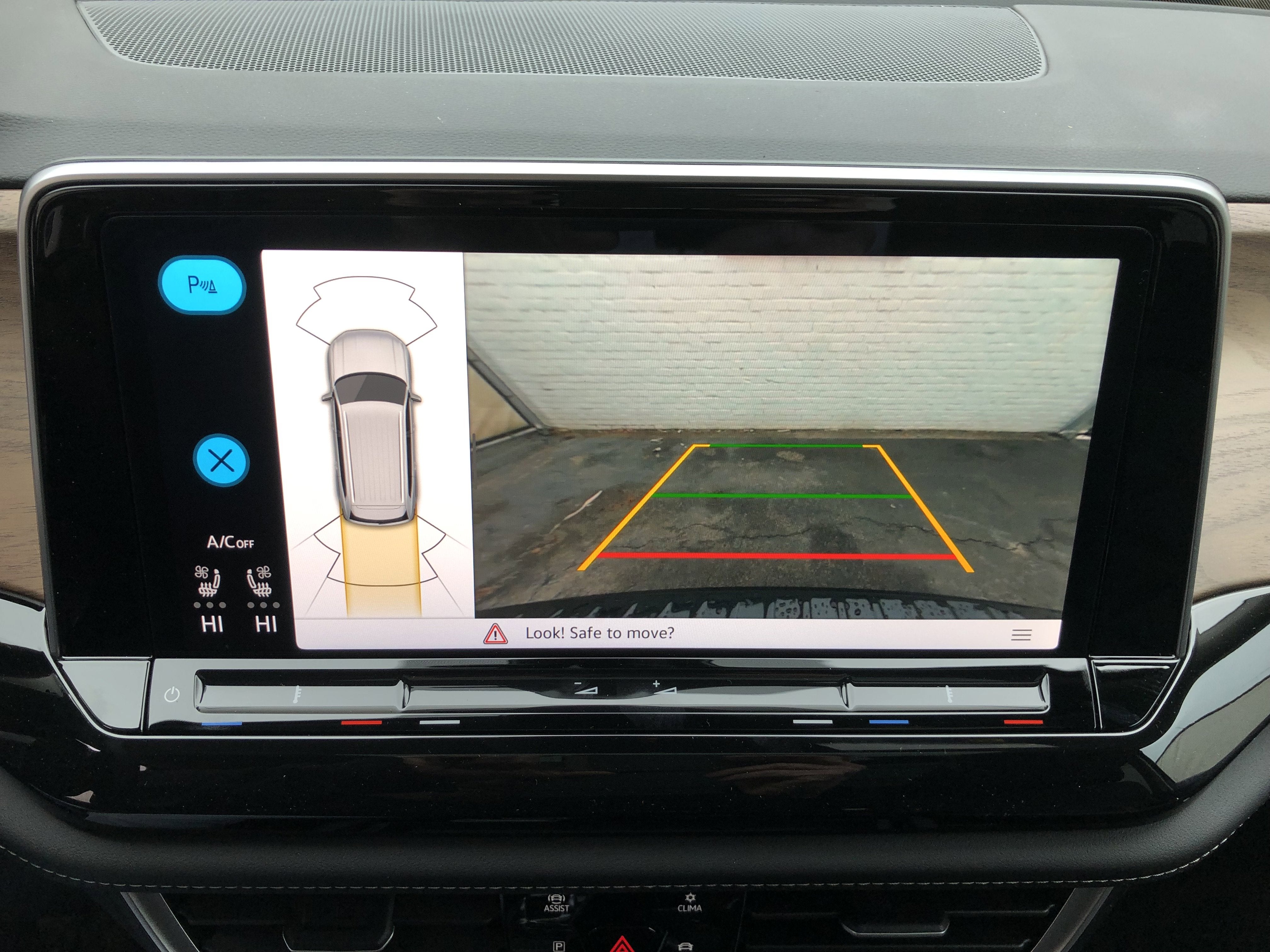 2026 Volkswagen Atlas 2.0T SE w/Technology w/panoramic sunroof and black wheel package