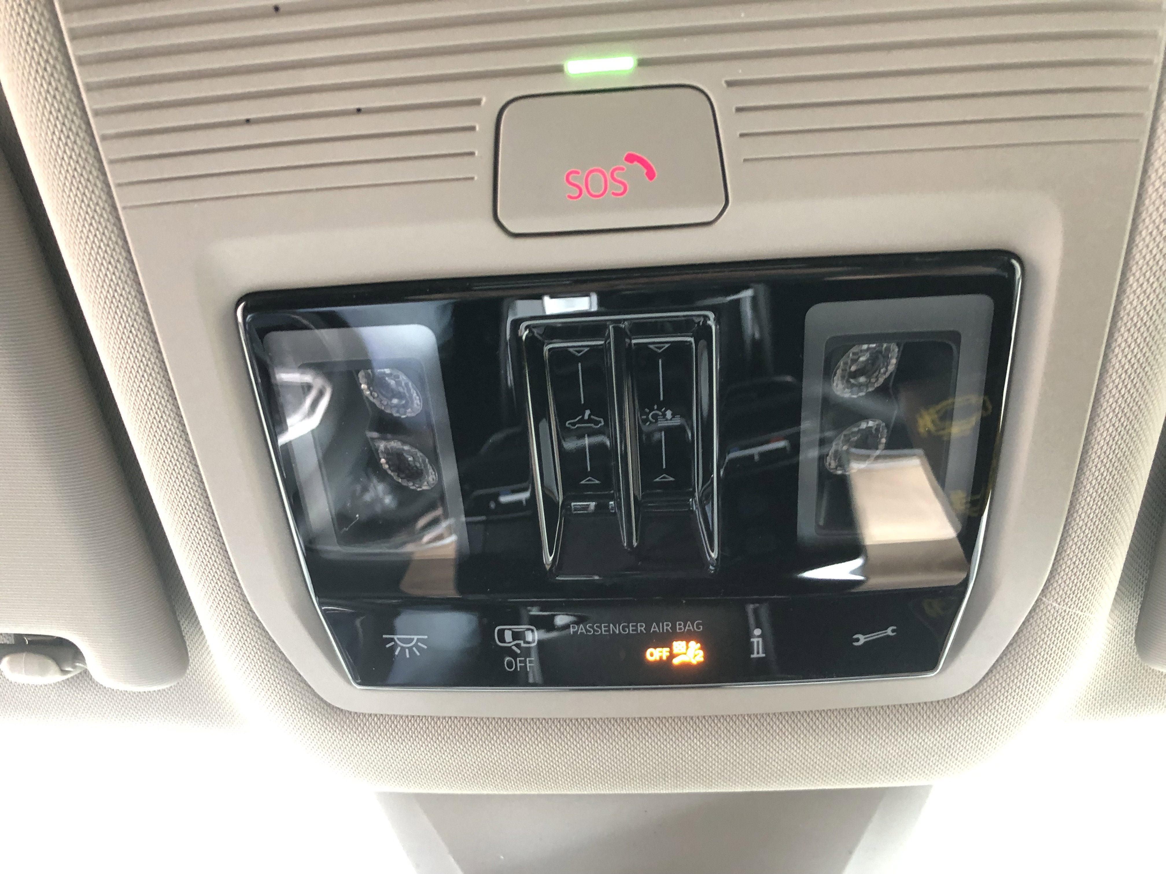 2026 Volkswagen Atlas 2.0T SE w/Technology w/panoramic sunroof and black wheel package