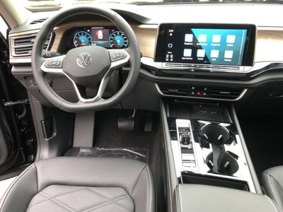 2026 Volkswagen Atlas 2.0T SE w/Technology w/panoramic sunroof and black wheel package