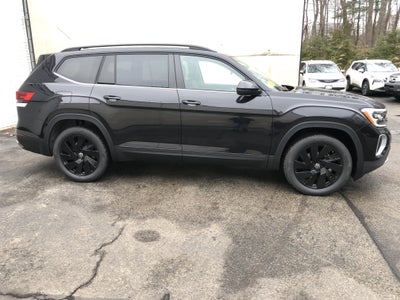 2026 Volkswagen Atlas 2.0T SE w/Technology w/panoramic sunroof and black wheel package