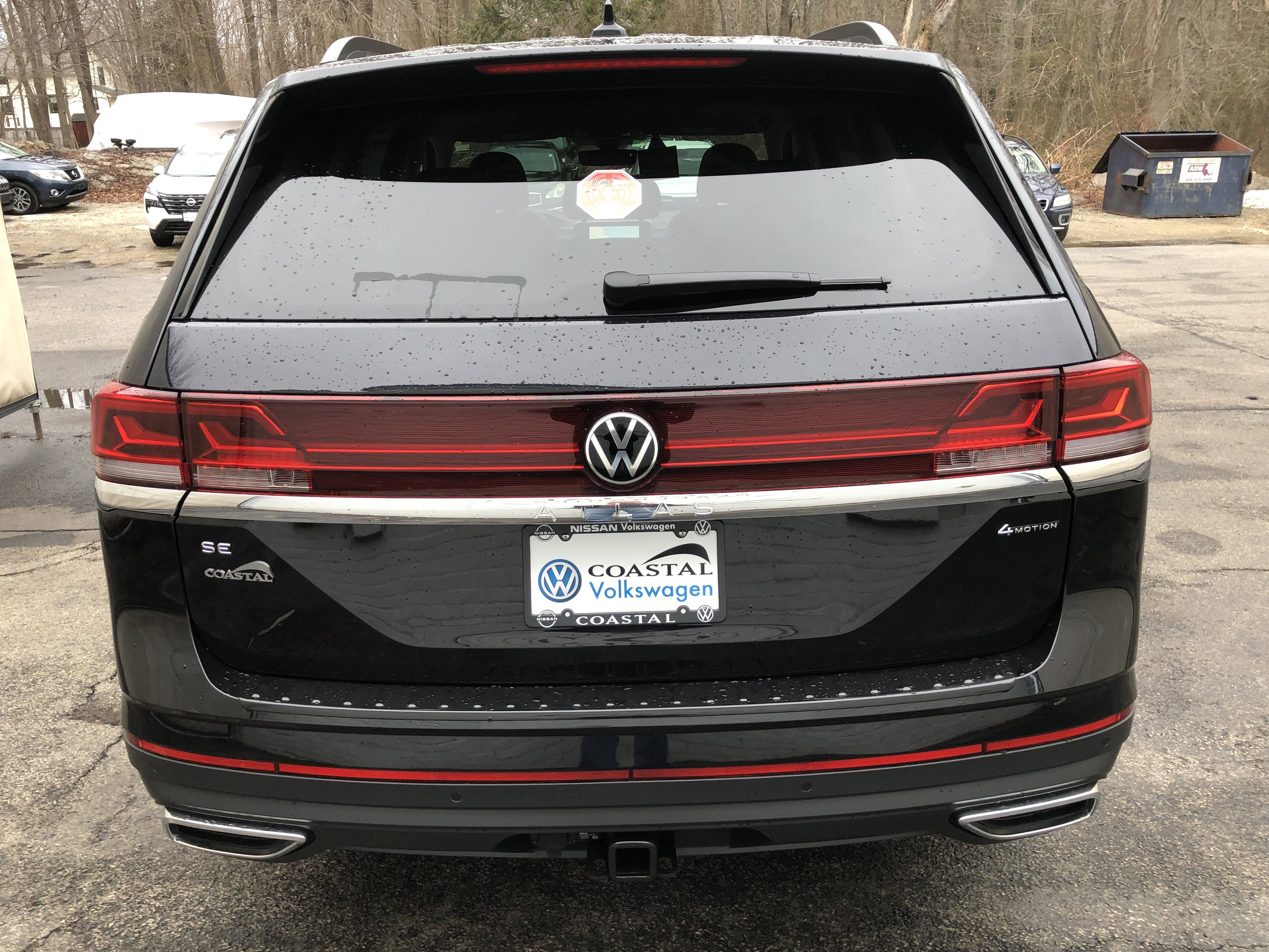 2026 Volkswagen Atlas 2.0T SE w/Technology w/panoramic sunroof and black wheel package
