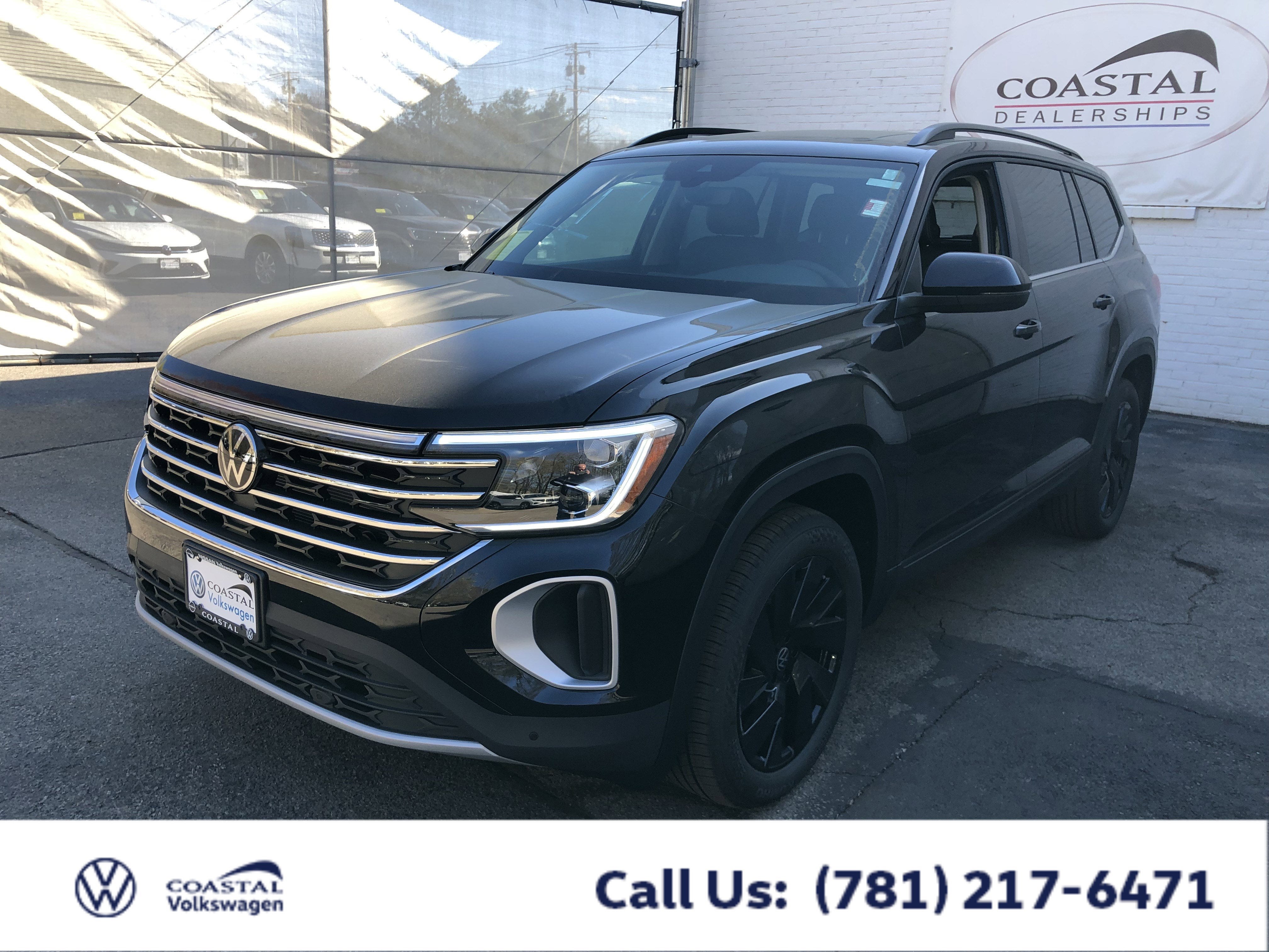 2026 Volkswagen Atlas 2.0T SE w/Technology w/panoramic sunroof and black wheel package