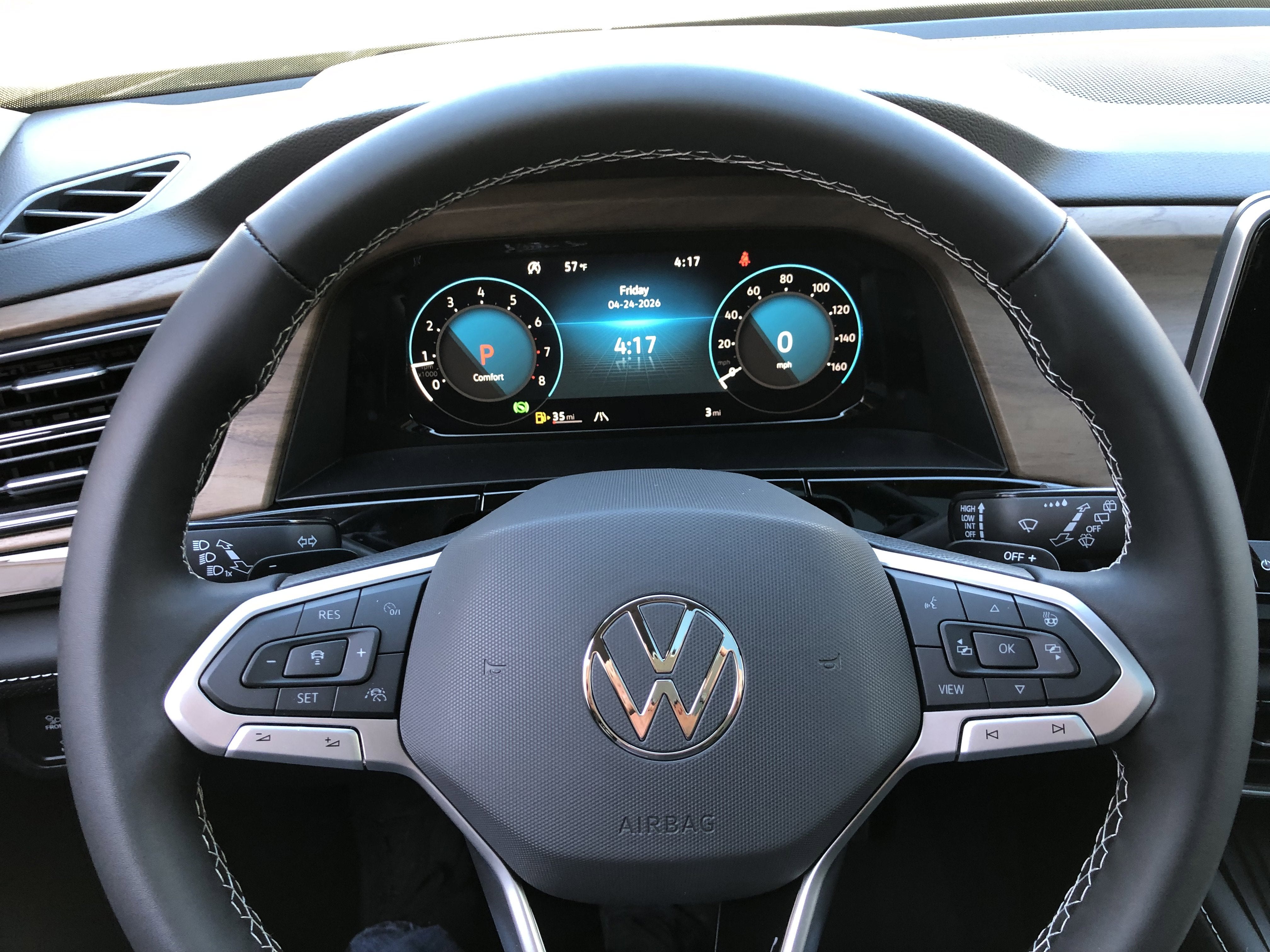 2026 Volkswagen Atlas 2.0T SE w/Technology w/panoramic sunroof and black wheel package