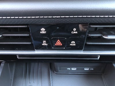 2026 Volkswagen Atlas 2.0T SE w/Technology w/panoramic sunroof and black wheel package