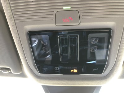 2026 Volkswagen Atlas 2.0T SE w/Technology w/panoramic sunroof and black wheel package