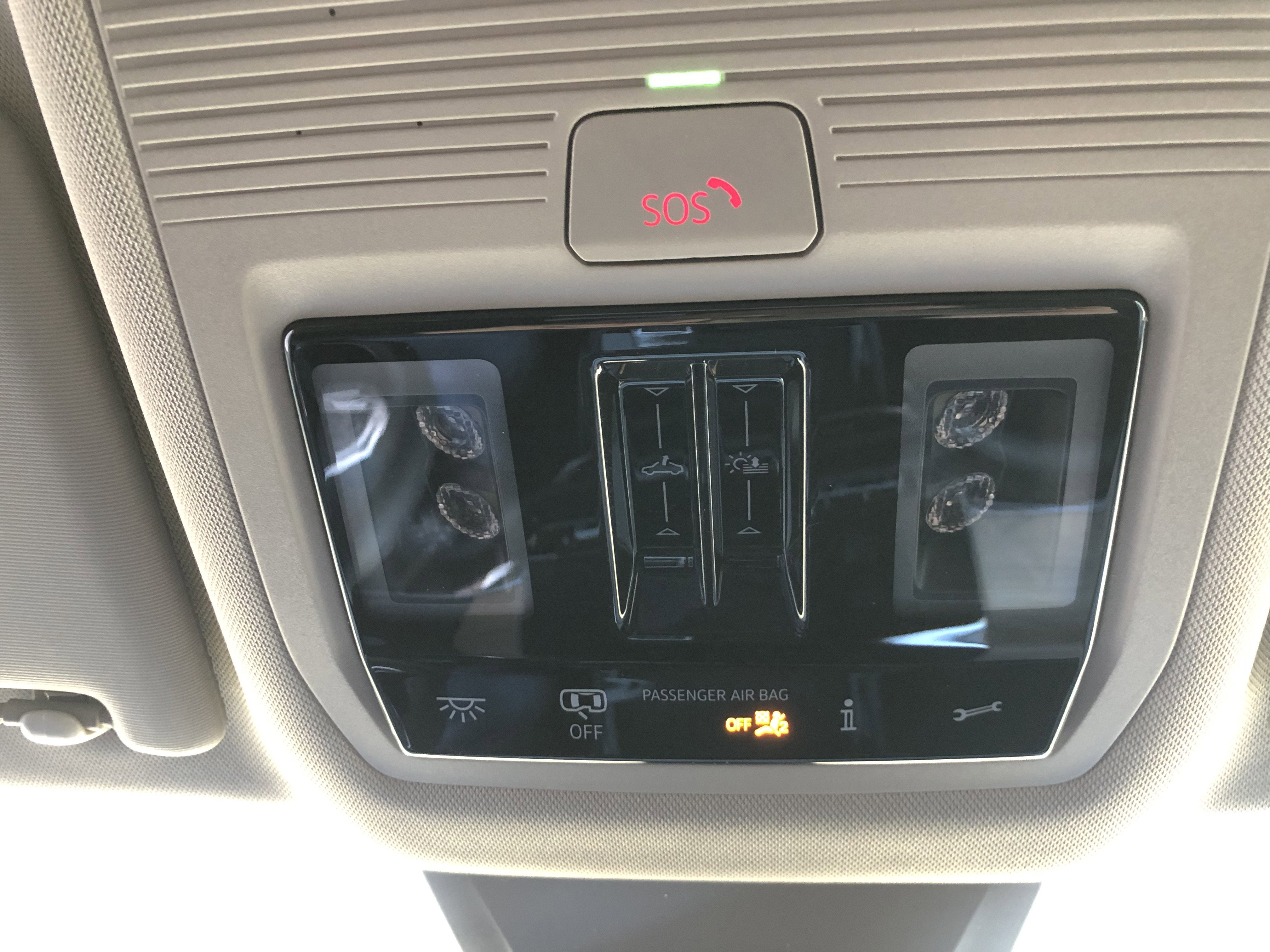 2026 Volkswagen Atlas 2.0T SE w/Technology w/panoramic sunroof and black wheel package