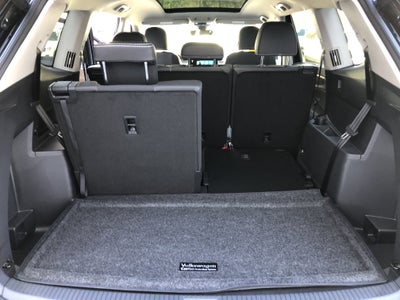 2026 Volkswagen Atlas 2.0T SE w/Technology w/panoramic sunroof and black wheel package