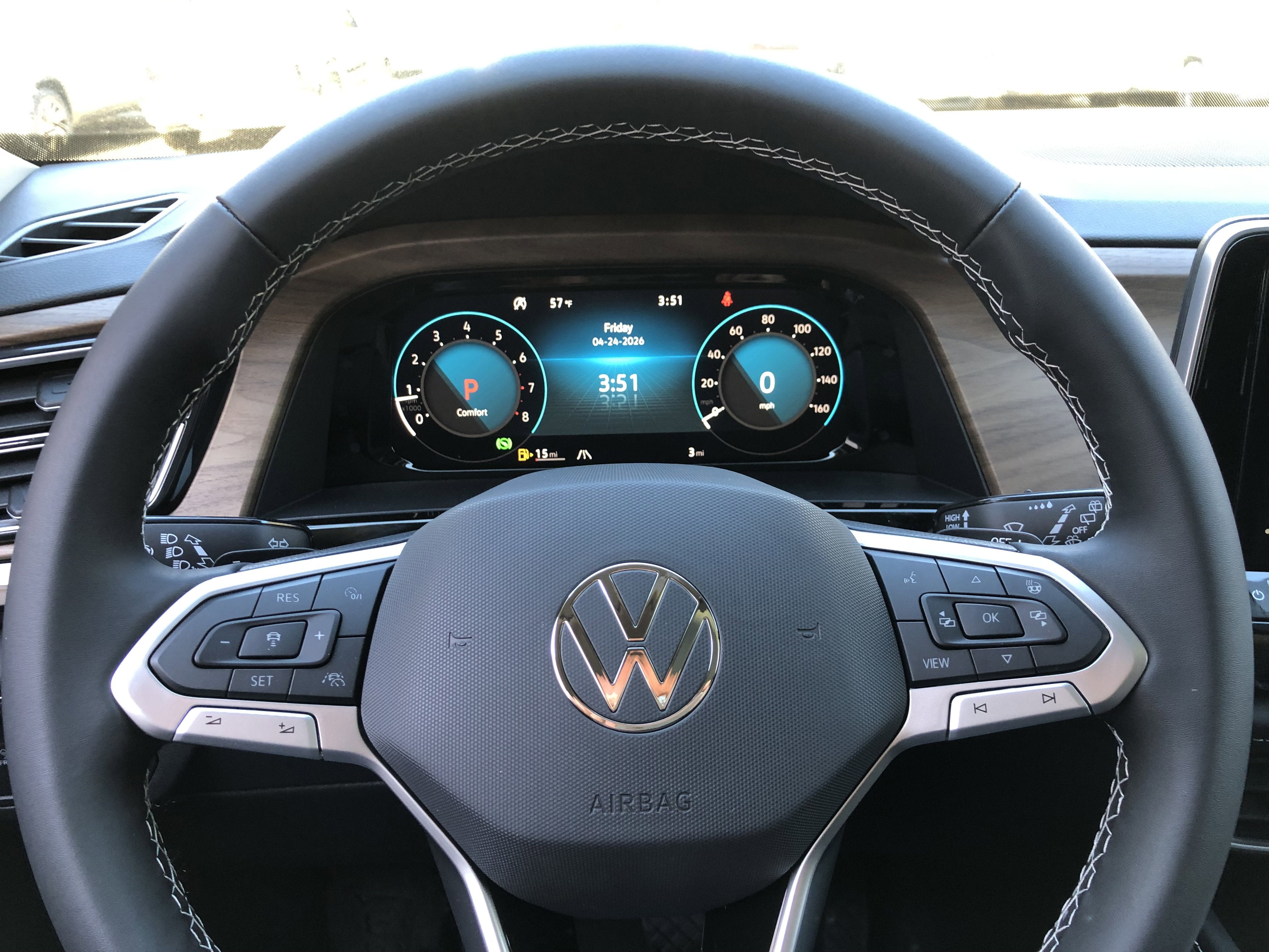 2026 Volkswagen Atlas 2.0T SE w/Technology w/panoramic sunroof and black wheel package