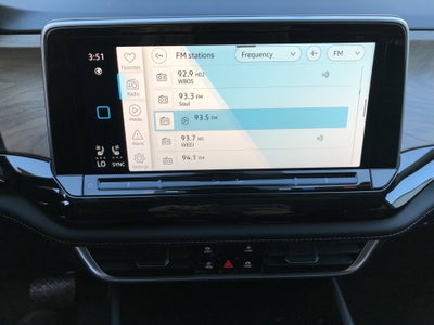 2026 Volkswagen Atlas 2.0T SE w/Technology w/panoramic sunroof and black wheel package