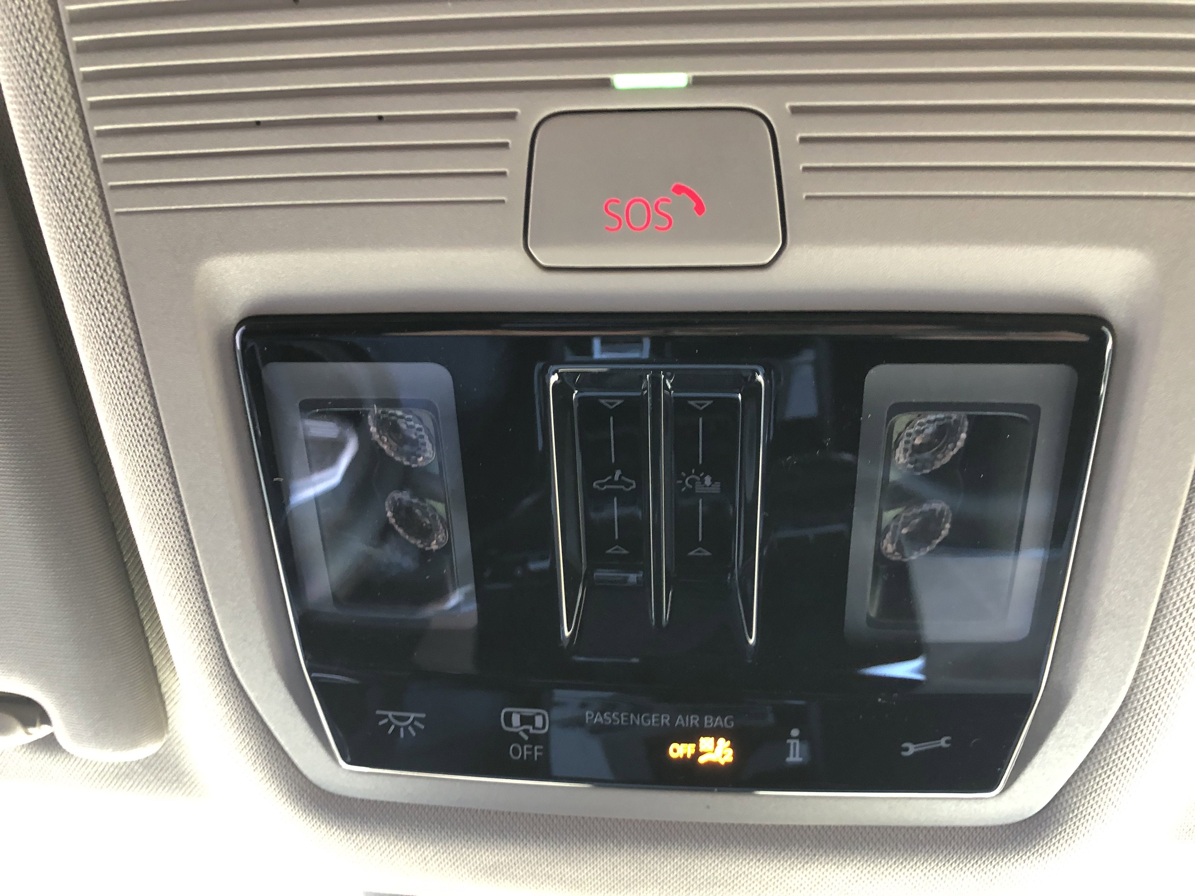 2026 Volkswagen Atlas 2.0T SE w/Technology w/panoramic sunroof and black wheel package