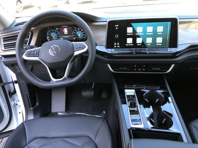 2026 Volkswagen Atlas 2.0T SE w/Technology w/panoramic sunroof and black wheel package
