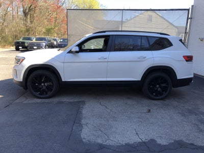 2026 Volkswagen Atlas 2.0T SE w/Technology w/panoramic sunroof and black wheel package