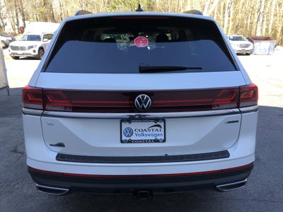 2026 Volkswagen Atlas 2.0T SE w/Technology w/panoramic sunroof and black wheel package