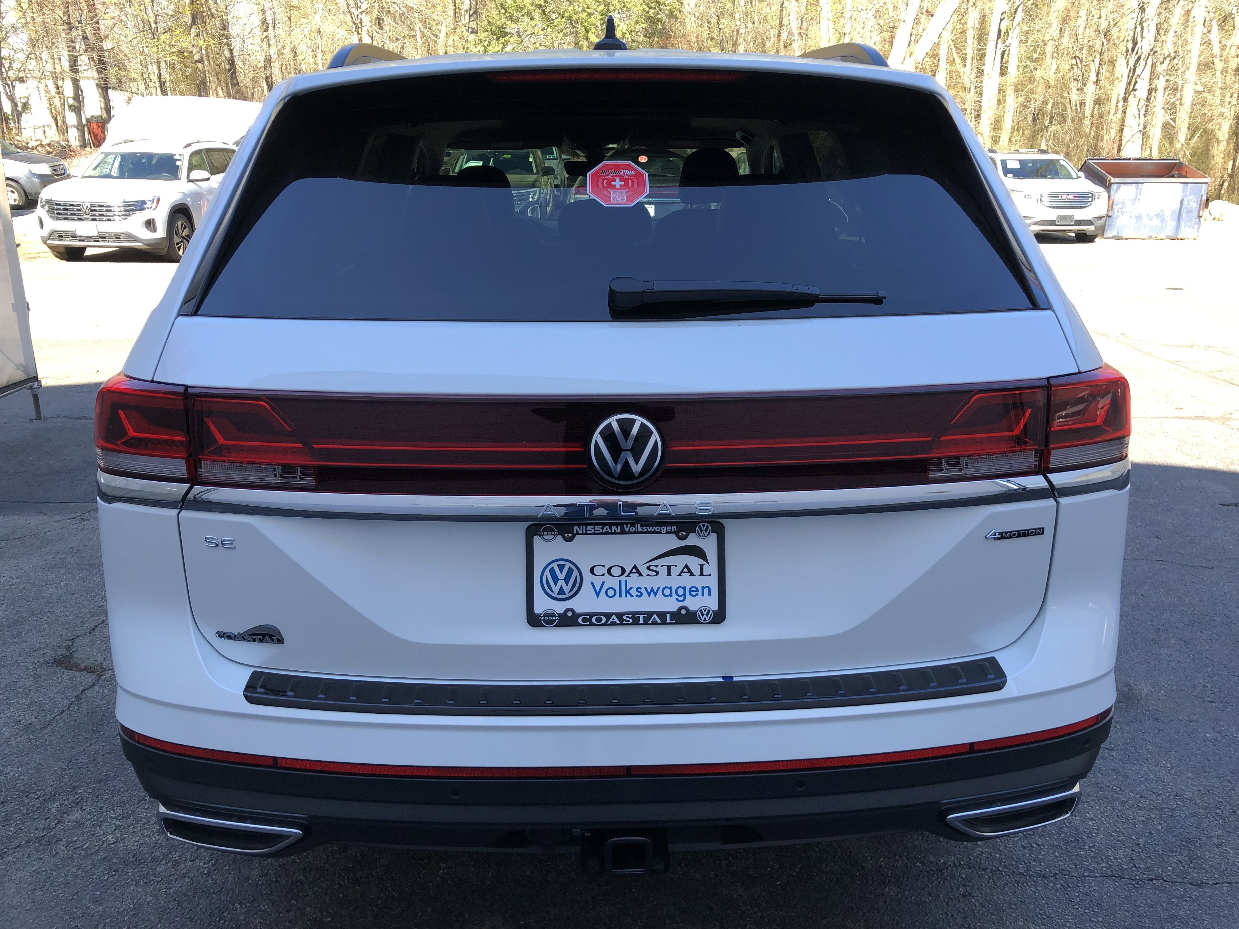 2026 Volkswagen Atlas 2.0T SE w/Technology w/panoramic sunroof and black wheel package