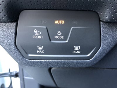 2026 Volkswagen Atlas 2.0T SE w/Technology w/panoramic sunroof and black wheel package