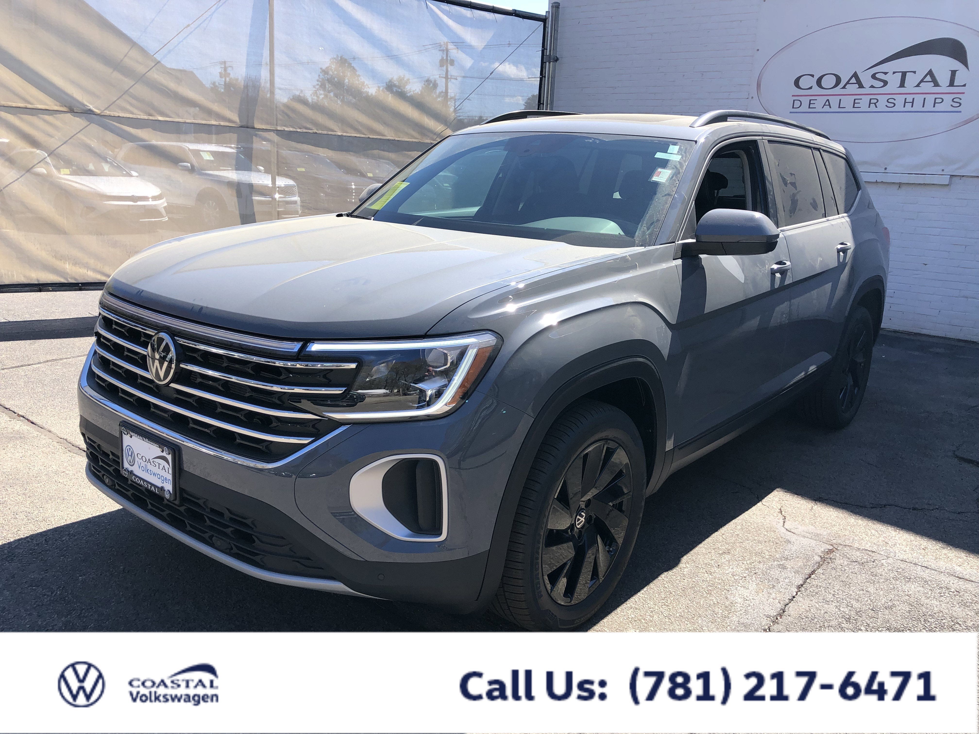 2026 Volkswagen Atlas 2.0T SE w/Technology w/panoramic sunroof and black wheel package