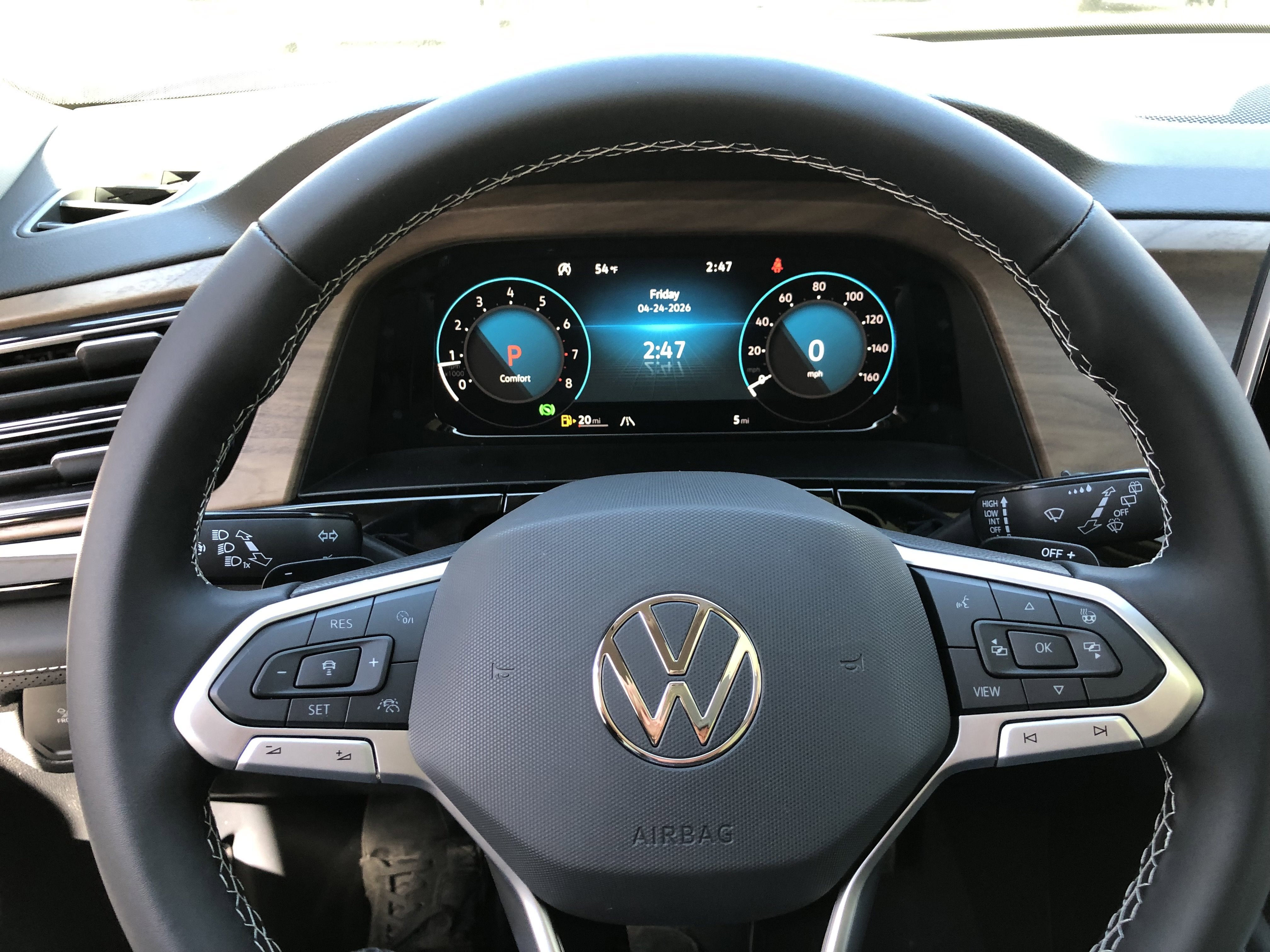 2026 Volkswagen Atlas 2.0T SE w/Technology w/panoramic sunroof and black wheel package