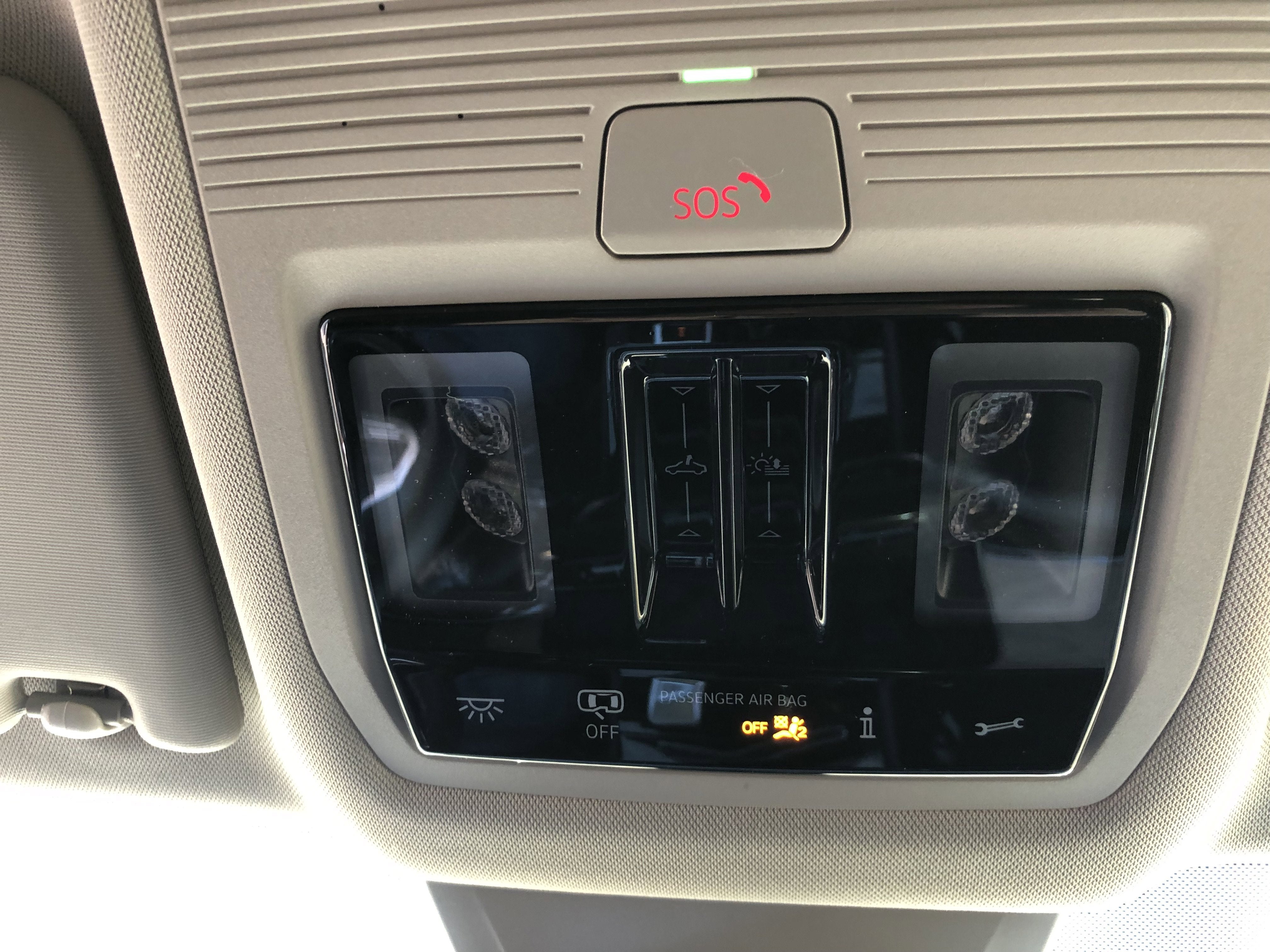 2026 Volkswagen Atlas 2.0T SE w/Technology w/panoramic sunroof and black wheel package