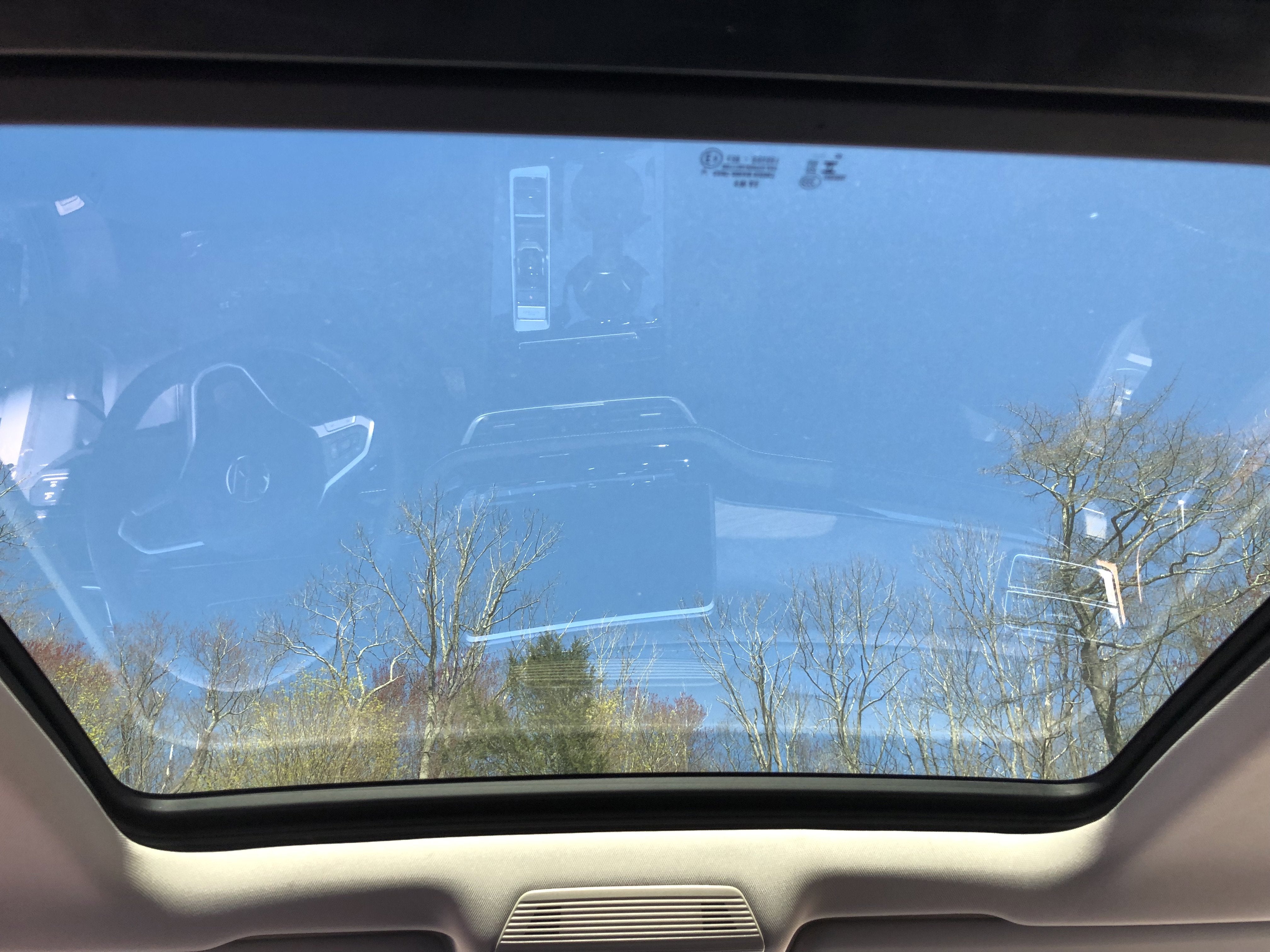2026 Volkswagen Atlas 2.0T SE w/Technology w/panoramic sunroof and black wheel package