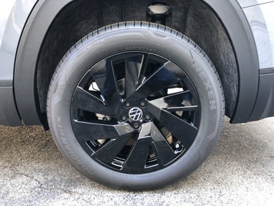 2026 Volkswagen Atlas 2.0T SE w/Technology w/panoramic sunroof and black wheel package