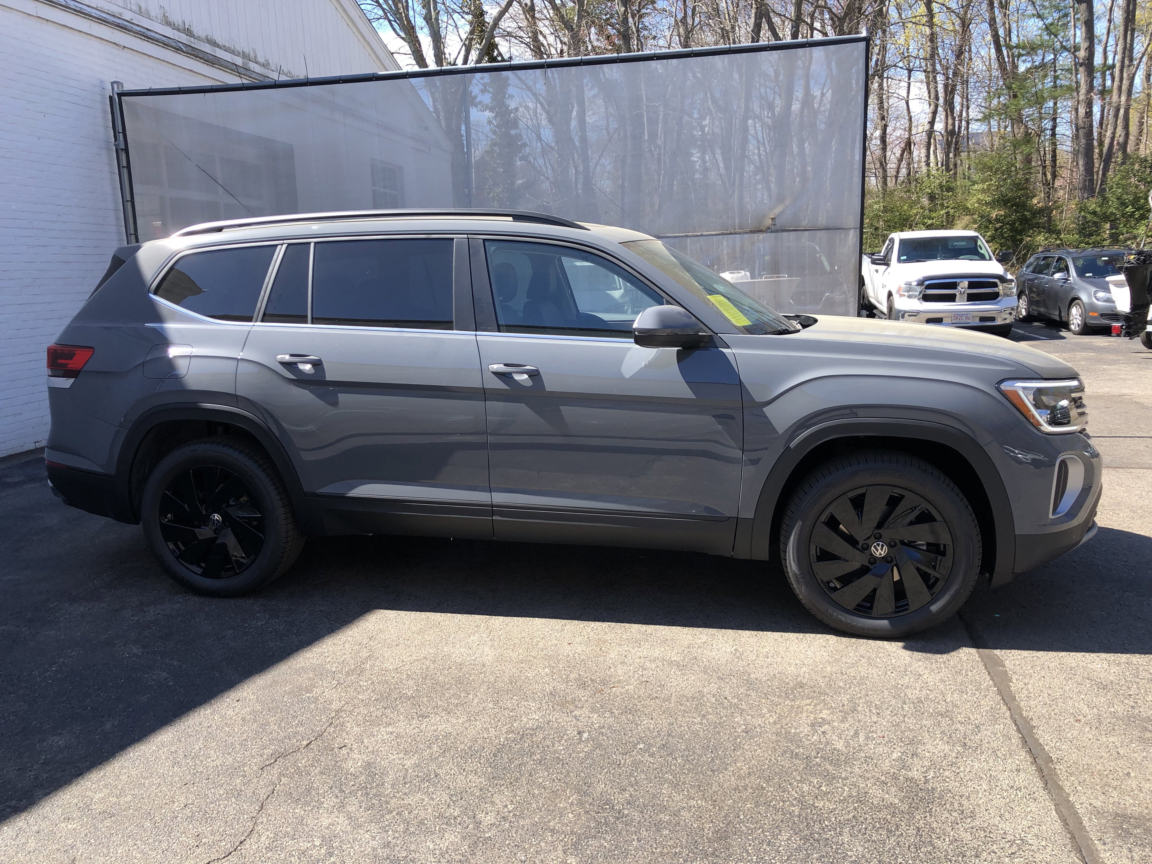 2026 Volkswagen Atlas 2.0T SE w/Technology w/panoramic sunroof and black wheel package