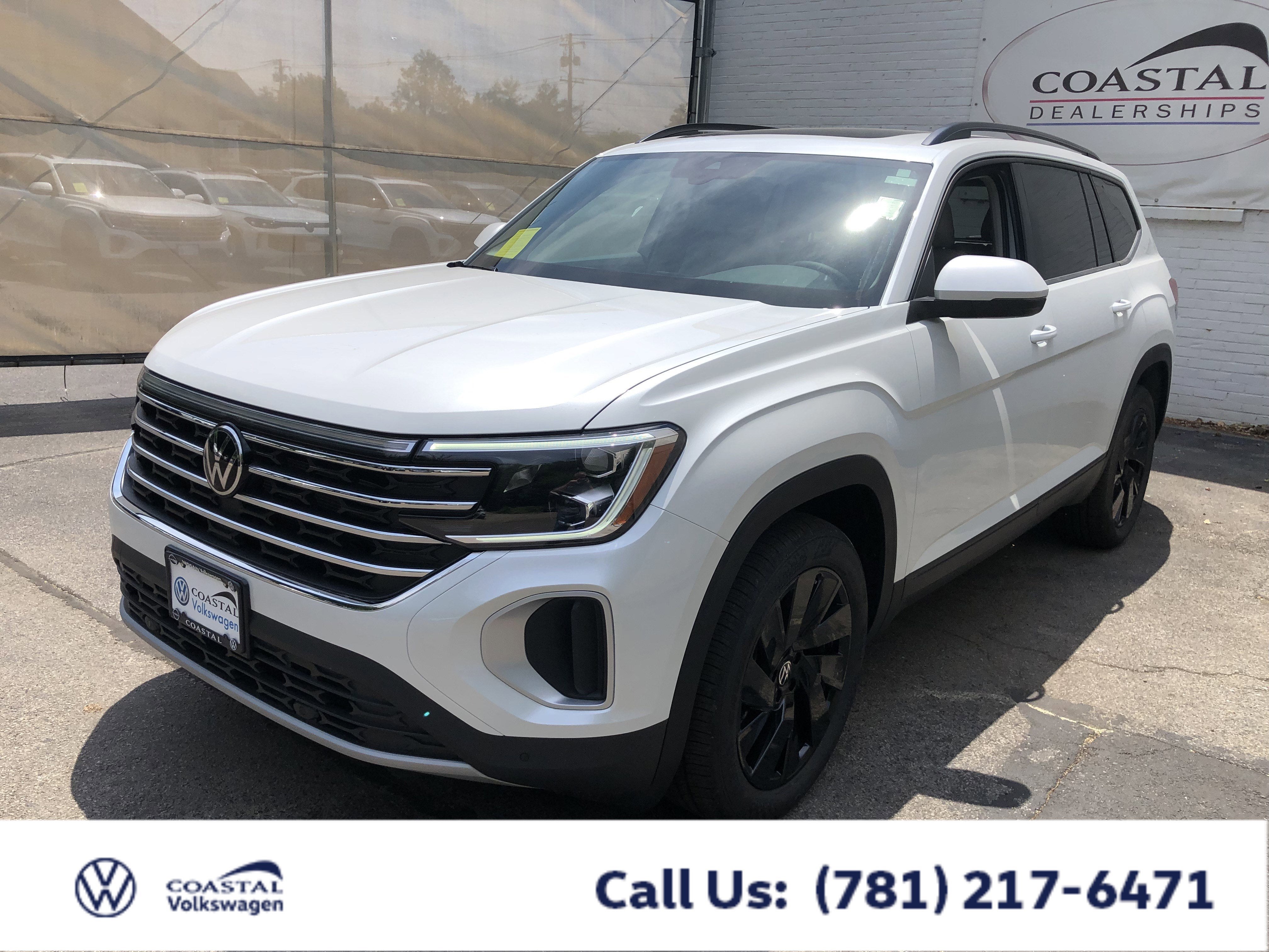 2026 Volkswagen Atlas 2.0T SE w/Technology w/panoramic sunroof and black wheel package