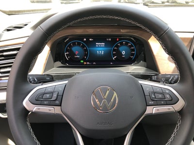 2026 Volkswagen Atlas 2.0T SE w/Technology w/panoramic sunroof and black wheel package