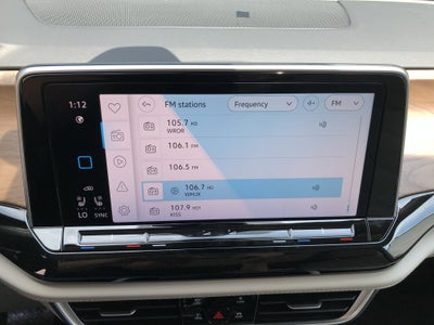 2026 Volkswagen Atlas 2.0T SE w/Technology w/panoramic sunroof and black wheel package