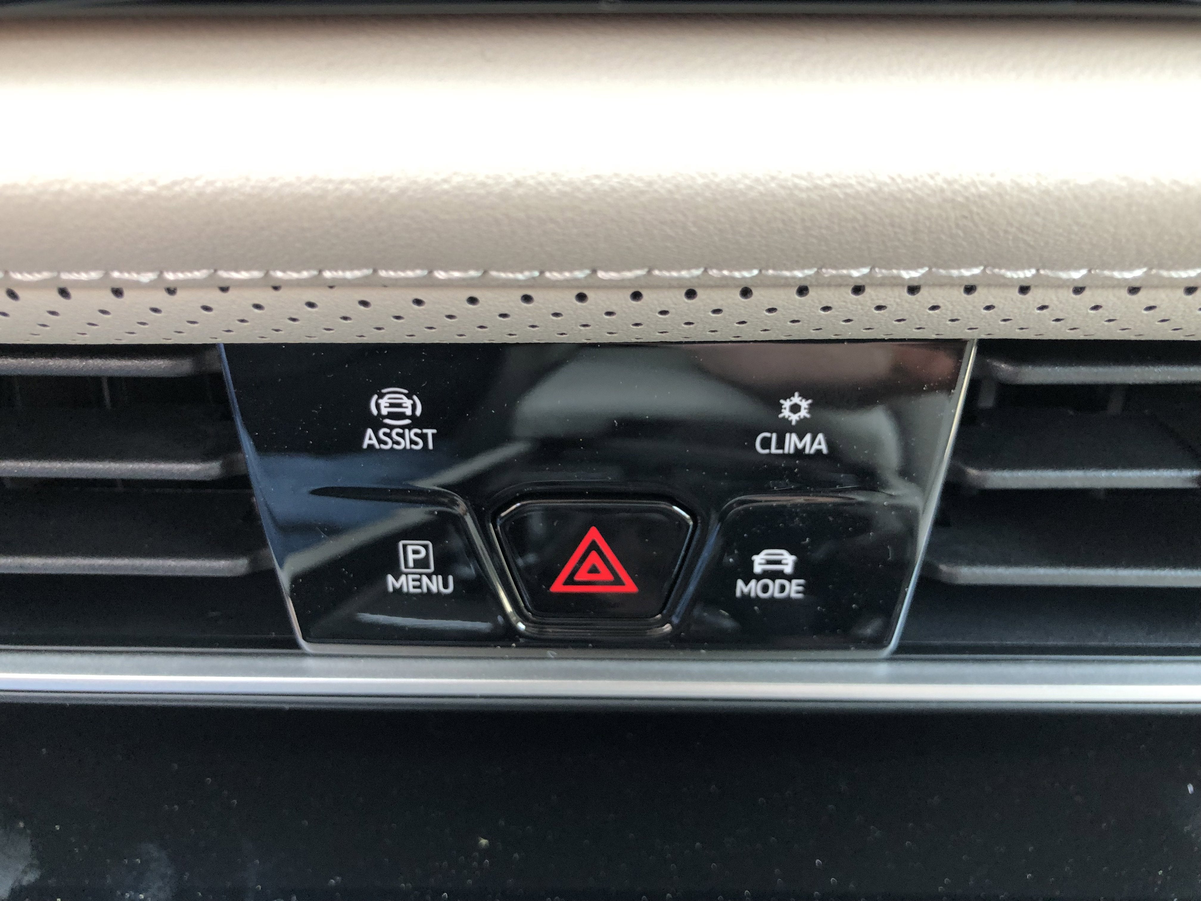 2026 Volkswagen Atlas 2.0T SE w/Technology w/panoramic sunroof and black wheel package