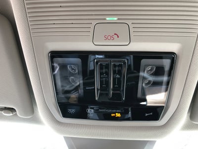 2026 Volkswagen Atlas 2.0T SE w/Technology w/panoramic sunroof and black wheel package