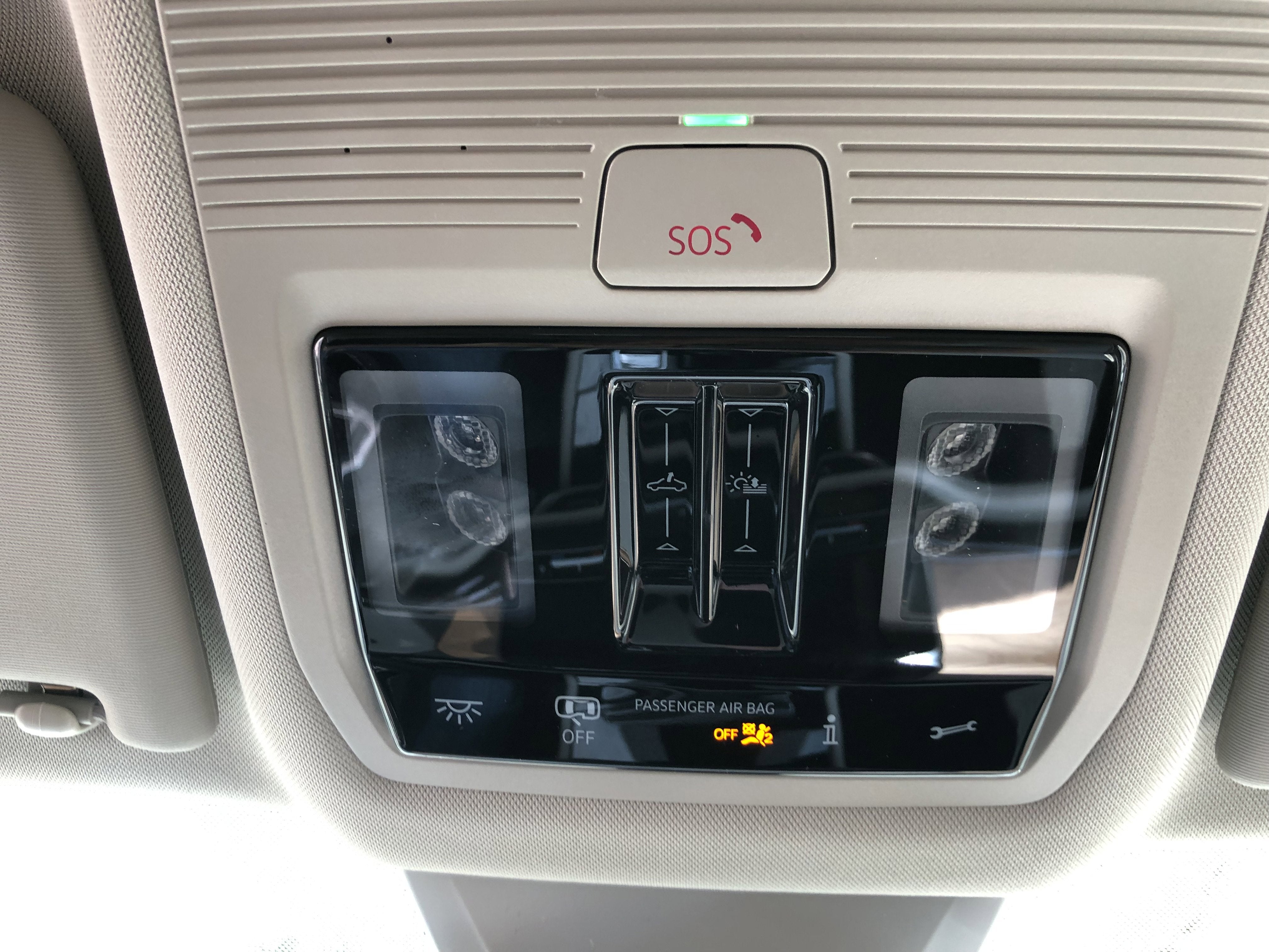 2026 Volkswagen Atlas 2.0T SE w/Technology w/panoramic sunroof and black wheel package