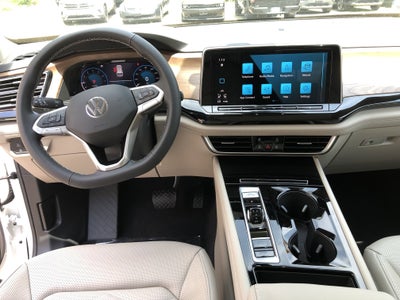 2026 Volkswagen Atlas 2.0T SE w/Technology w/panoramic sunroof and black wheel package