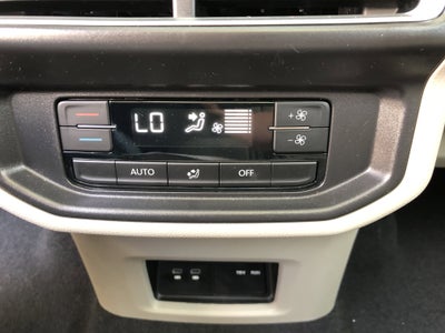 2026 Volkswagen Atlas 2.0T SE w/Technology w/panoramic sunroof and black wheel package
