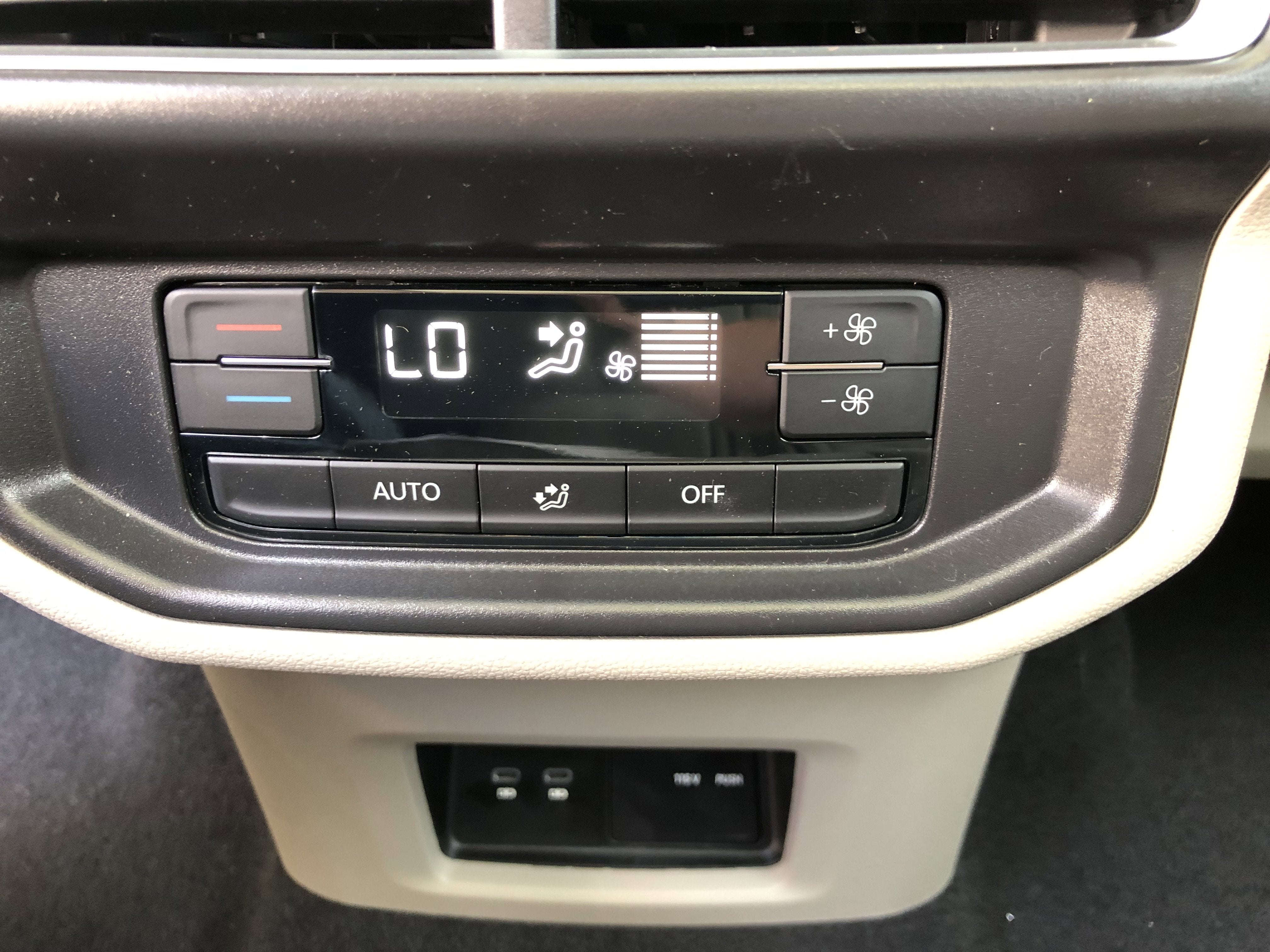 2026 Volkswagen Atlas 2.0T SE w/Technology w/panoramic sunroof and black wheel package