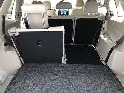 2026 Volkswagen Atlas 2.0T SE w/Technology w/panoramic sunroof and black wheel package