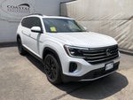 2026 Volkswagen Atlas 2.0T SE w/Technology w/panoramic sunroof and black wheel package