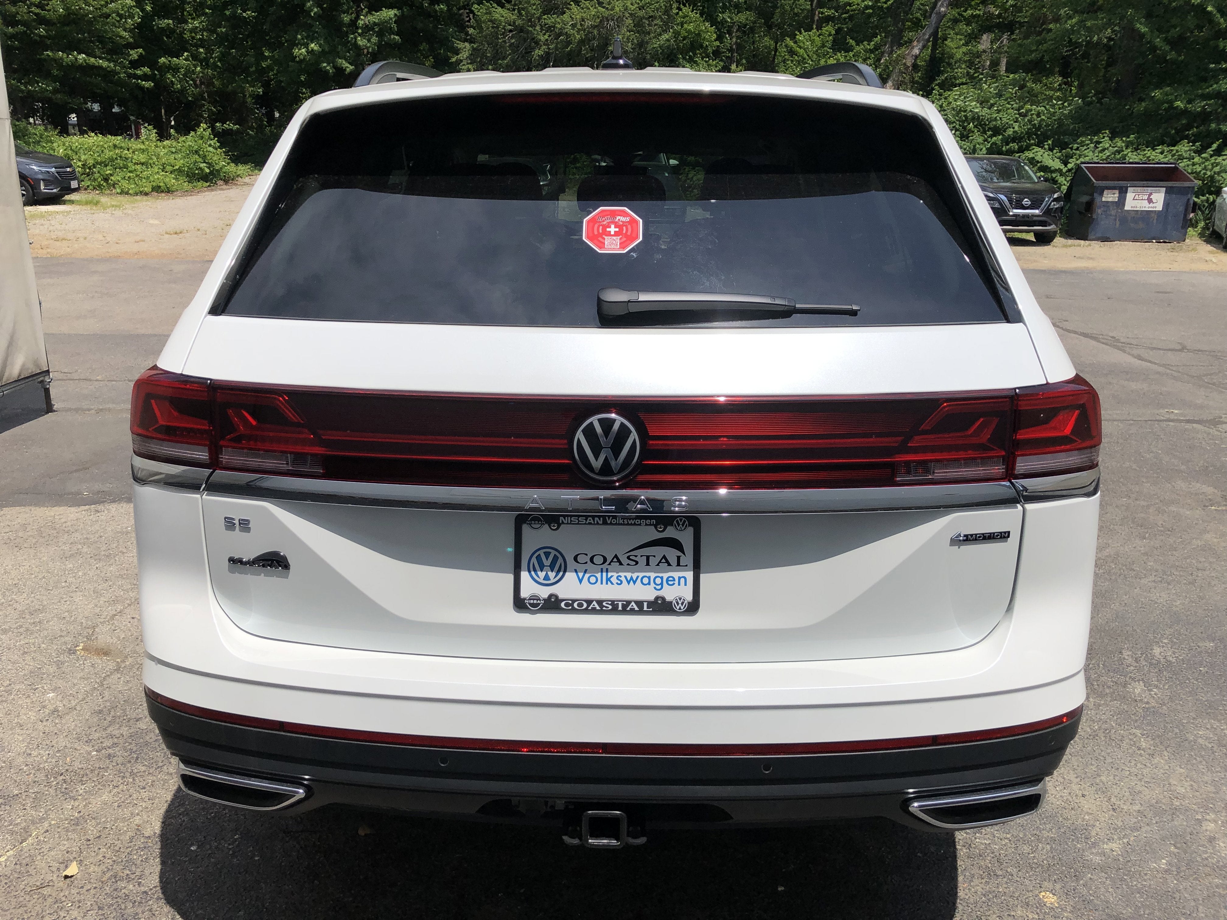 2026 Volkswagen Atlas 2.0T SE w/Technology w/panoramic sunroof and black wheel package