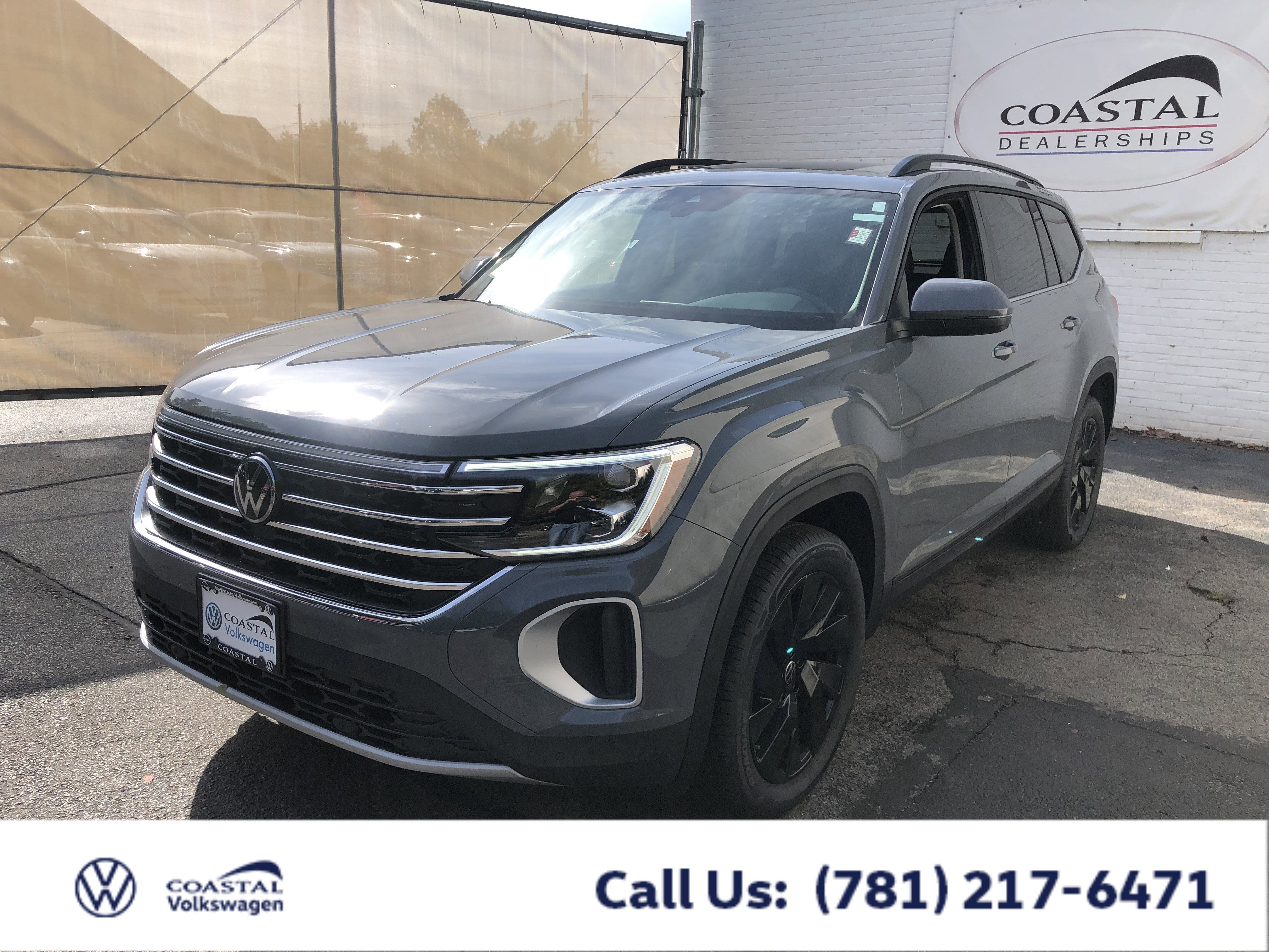 2026 Volkswagen Atlas 2.0T SE w/Technology w/panoramic sunroof and black wheel package