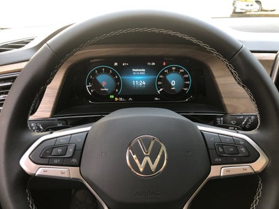 2026 Volkswagen Atlas 2.0T SE w/Technology w/panoramic sunroof and black wheel package